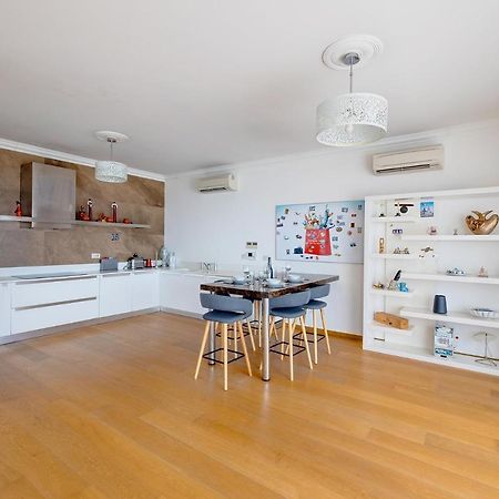 Seafront Apartment In Sliema With Pool, Upmarket Complex Екстер'єр фото