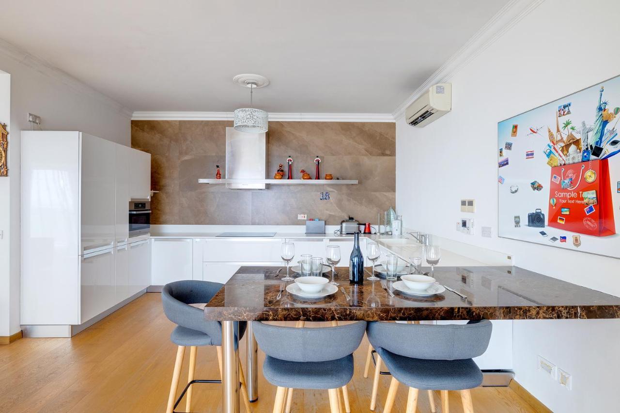 Seafront Apartment In Sliema With Pool, Upmarket Complex Екстер'єр фото