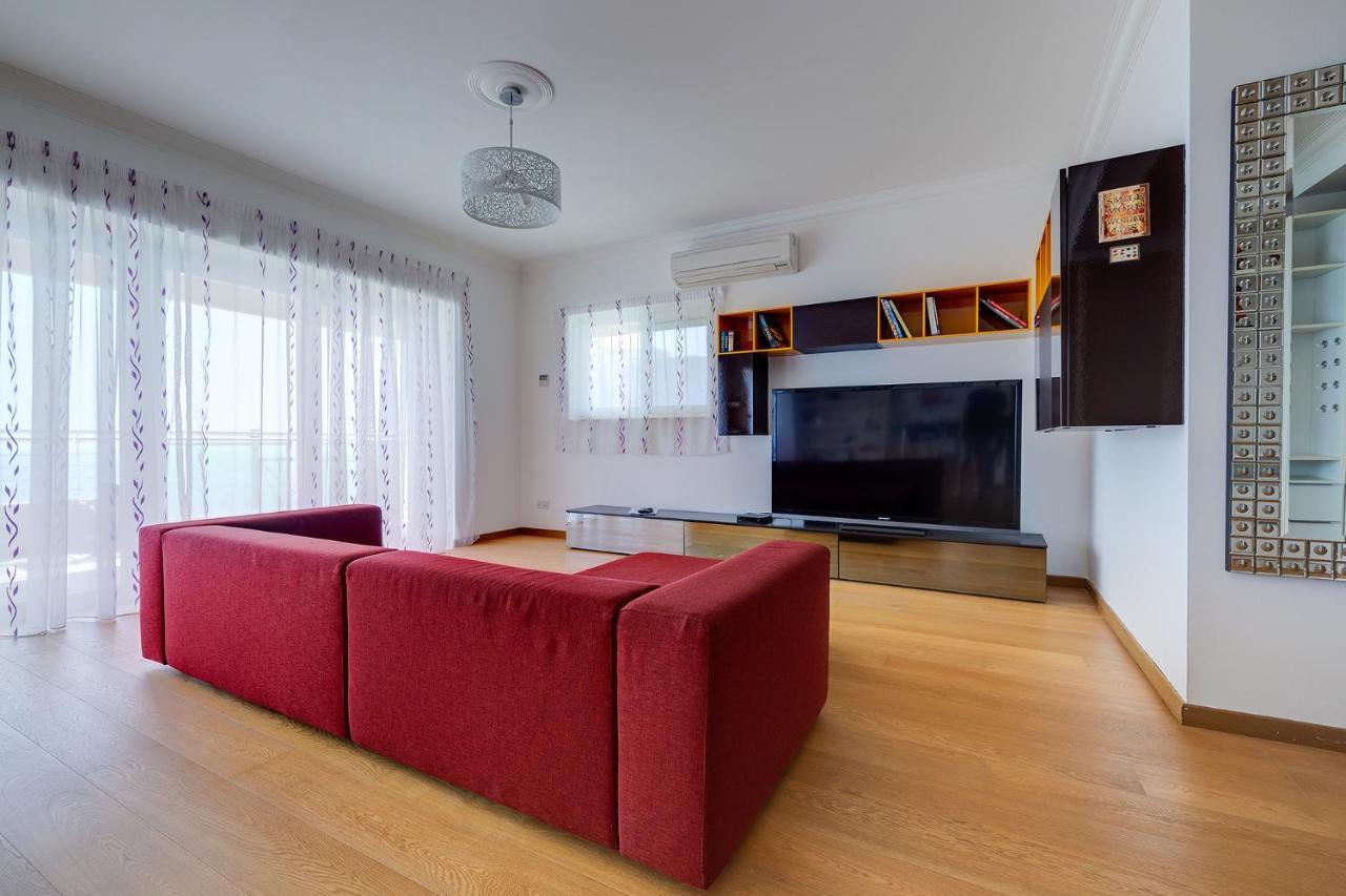 Seafront Apartment In Sliema With Pool, Upmarket Complex Екстер'єр фото