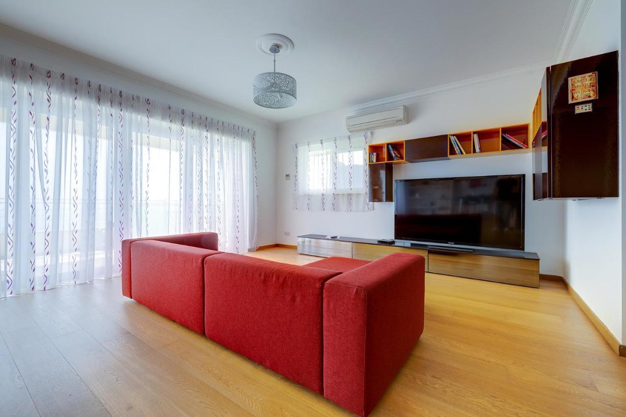 Seafront Apartment In Sliema With Pool, Upmarket Complex Екстер'єр фото