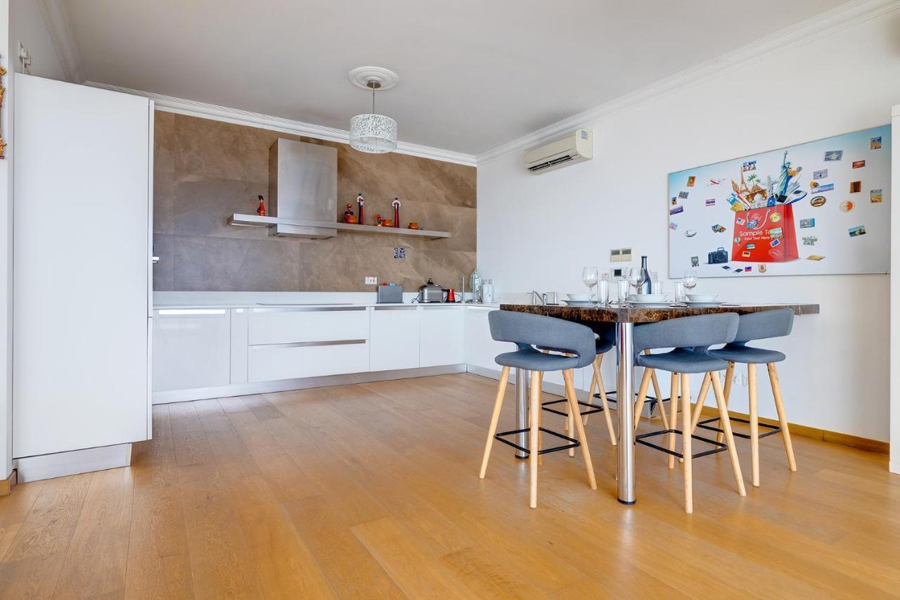 Seafront Apartment In Sliema With Pool, Upmarket Complex Екстер'єр фото