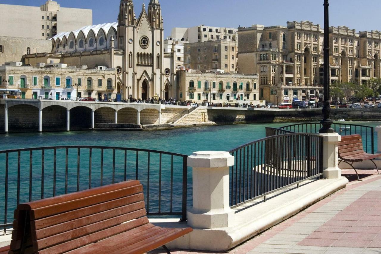 Seafront Apartment In Sliema With Pool, Upmarket Complex Екстер'єр фото