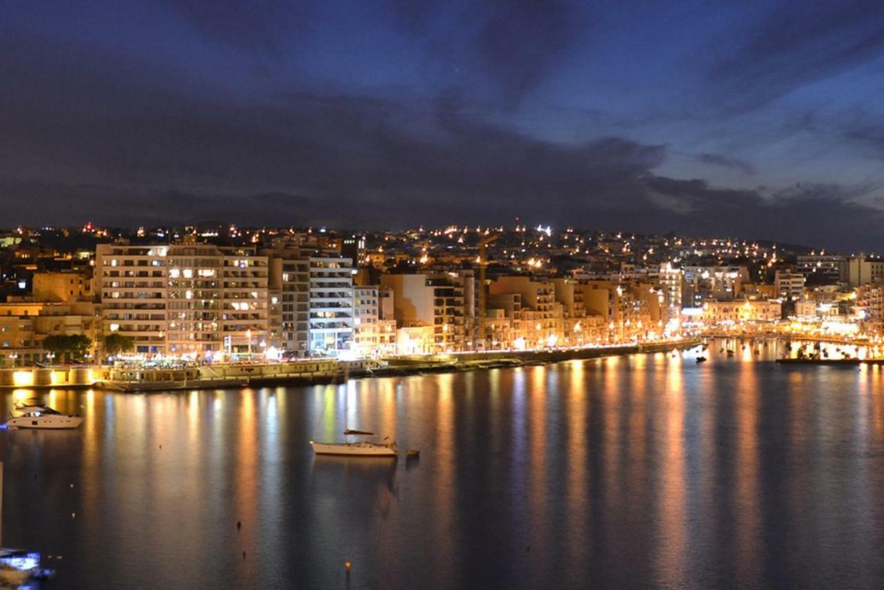 Seafront Apartment In Sliema With Pool, Upmarket Complex Екстер'єр фото