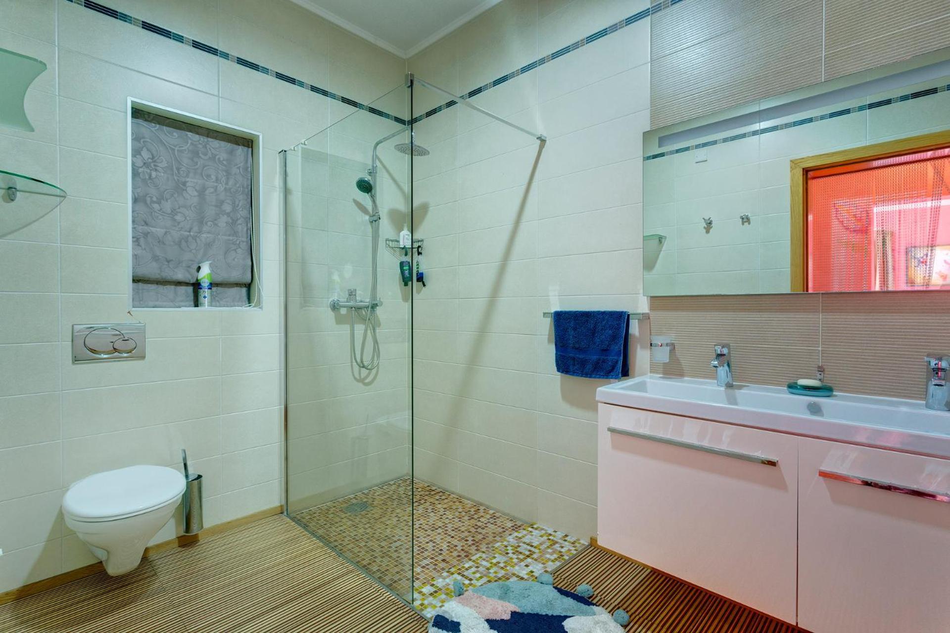 Seafront Apartment In Sliema With Pool, Upmarket Complex Екстер'єр фото
