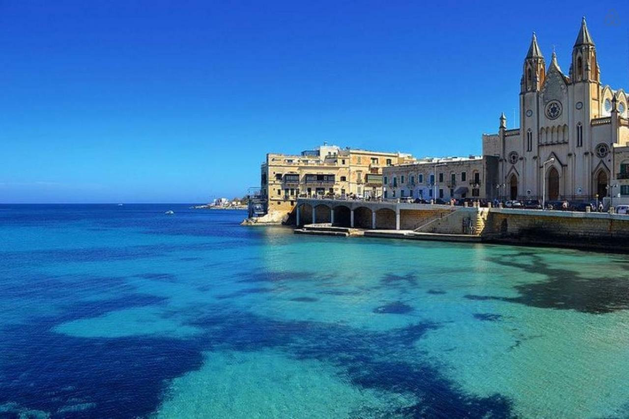 Seafront Apartment In Sliema With Pool, Upmarket Complex Екстер'єр фото