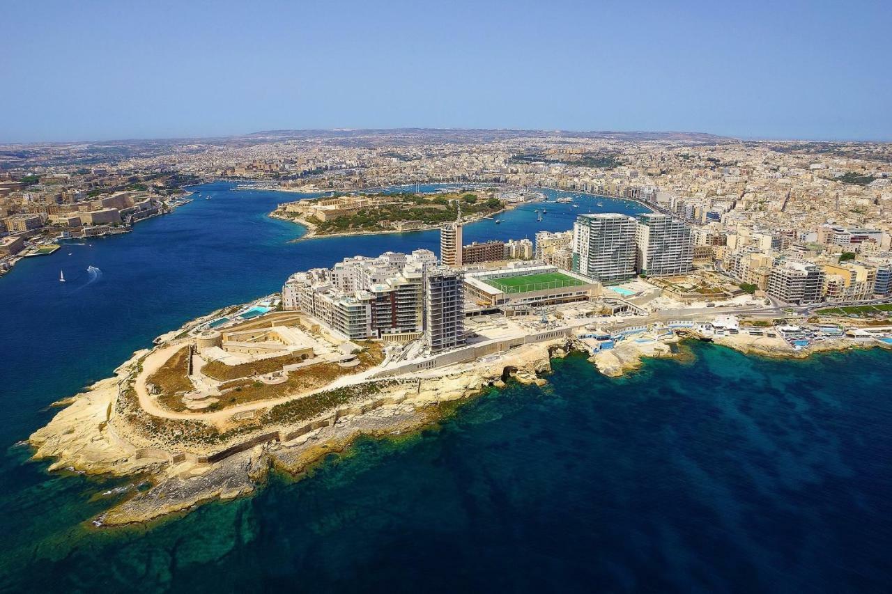 Seafront Apartment In Sliema With Pool, Upmarket Complex Екстер'єр фото